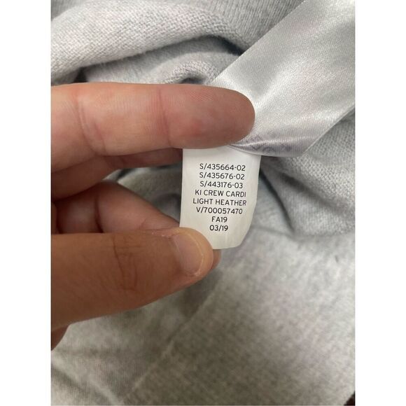 Gap Button Up Light Grey Blouse Size Large - Picture 7 of 9